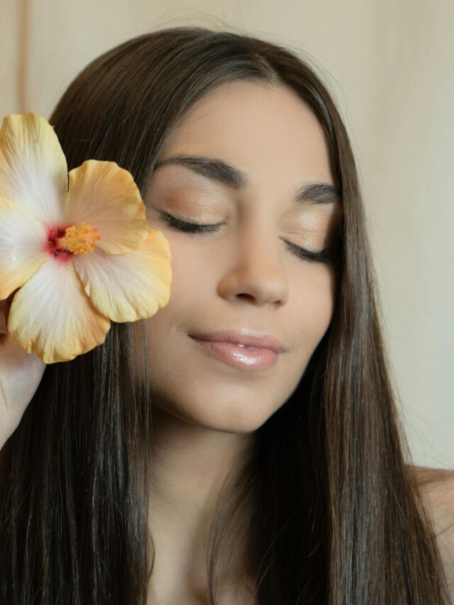 बालों की ग्रोथ को दोगुना कर देगा गुड़हल का हेयर मास्क